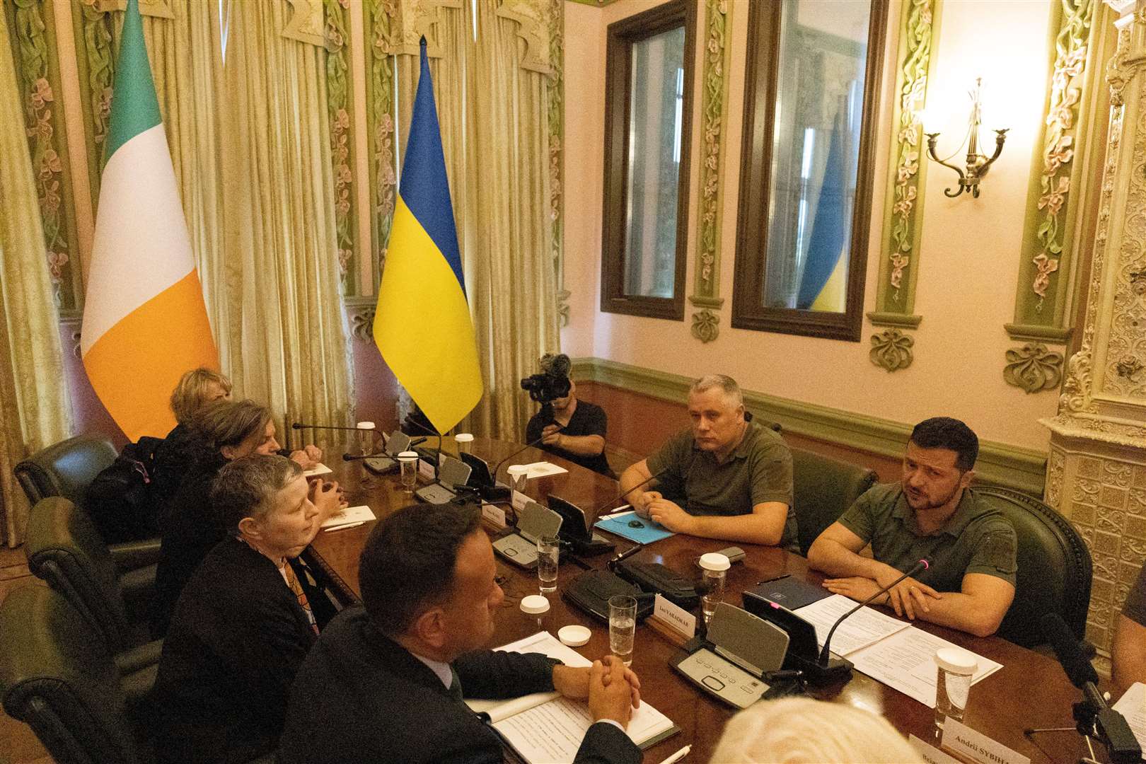 Taoiseach Leo Varadkar (bottom left)) and Ukrainian President Volodymyr Zelensky (right) during a meeting at Horodetskyi House in Kyiv (Clodagh Kilcoyne/PA)