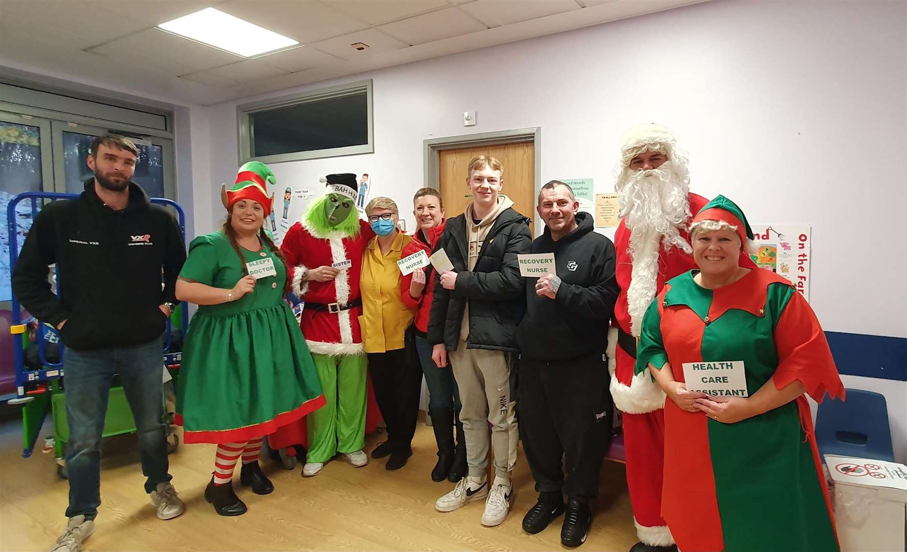 Vauxhall VXR car club deliver presents to Pembury, Maidstone and Darent ...