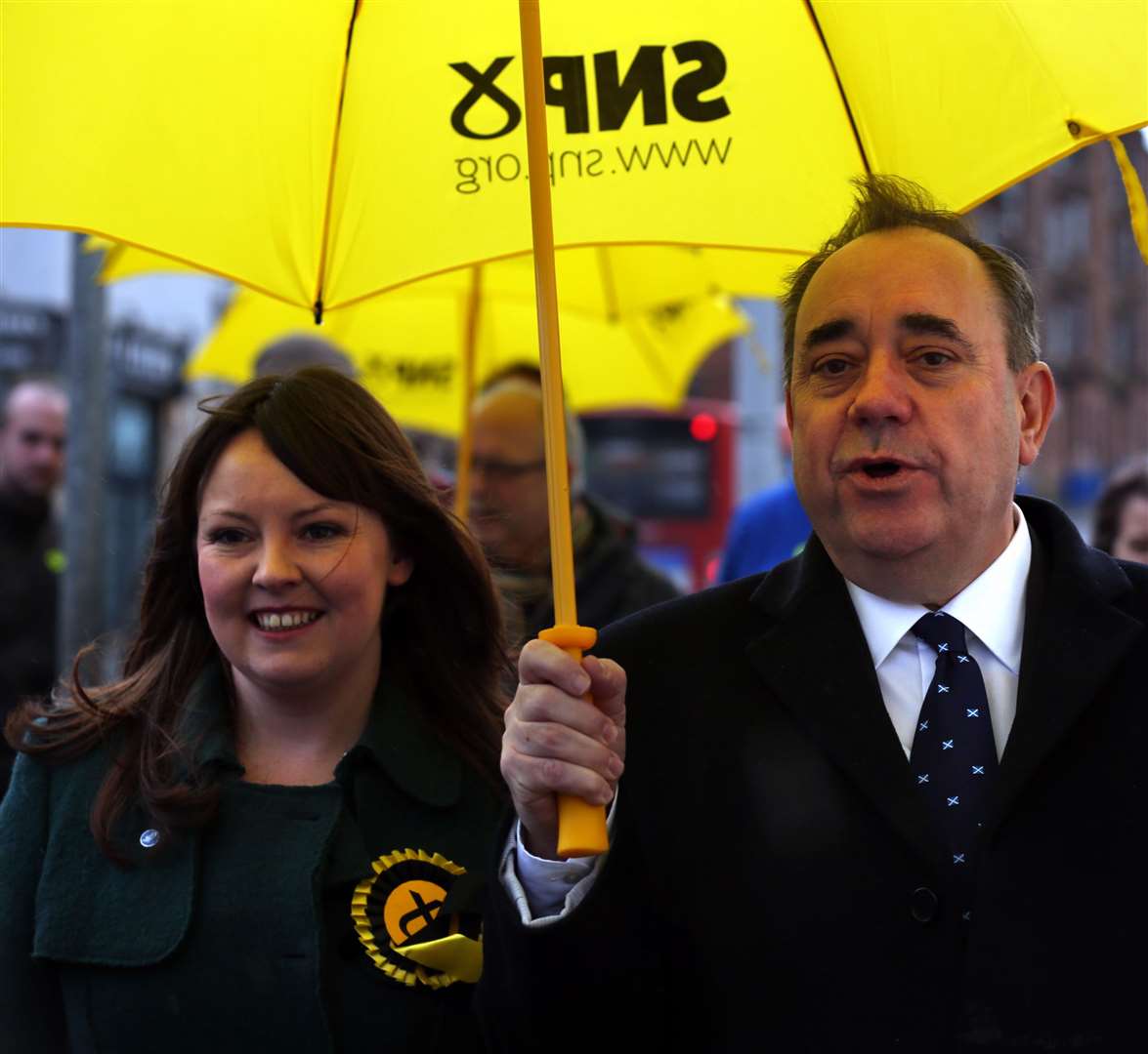 Natalie McGarry with Alex Salmond in January 2014 (David Cheskin/PA)