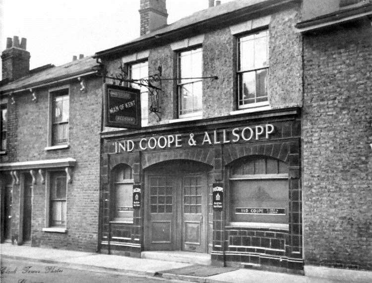 The pub on the Isle of Sheppy in 1953. Picture: Geoff Wheatley / dover-kent.com