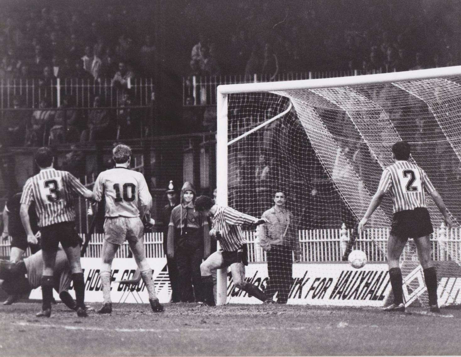 Steve Butler (No.10) looks on as Maidstone threaten at Sheffield United.