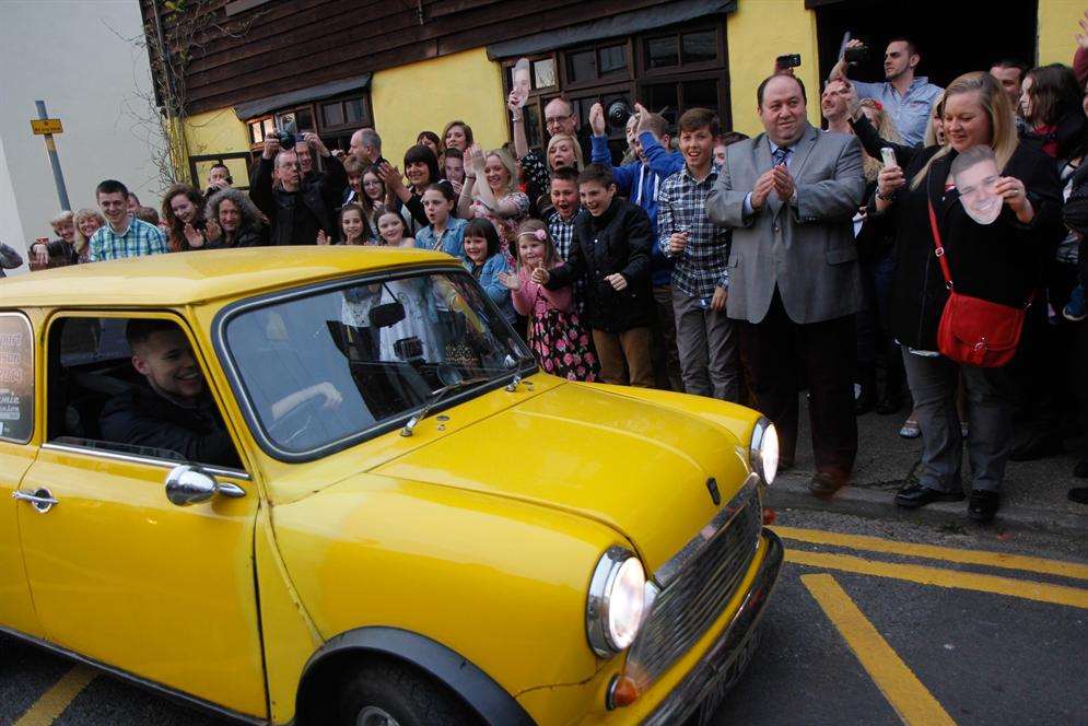 Jamie arrives in his yellow Mini