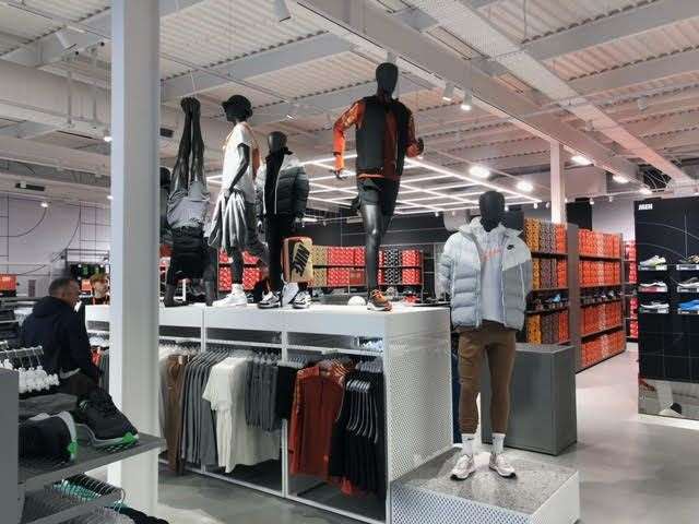 Nike clothing hotsell outlet uk