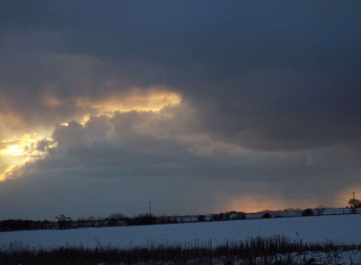 Damon_M3ZZF took these photos of clouds over Swale.