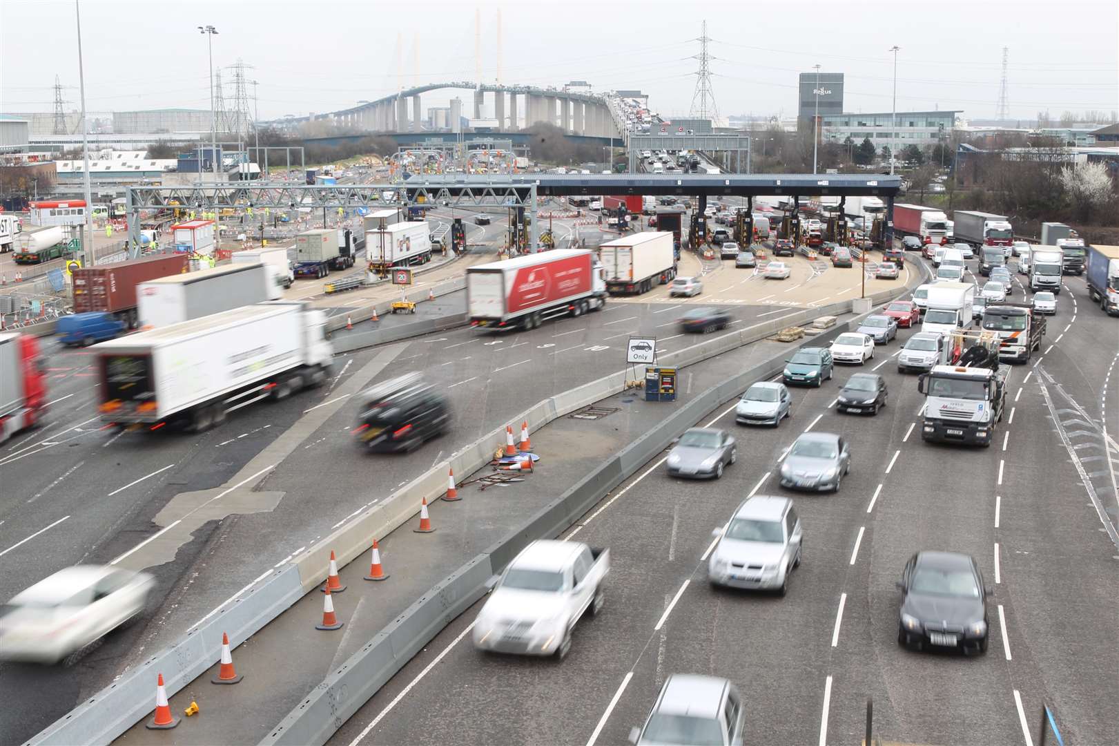 DARTFORD CROSSING Traffic at the Dartford Tolls. For stock. Picture: John Westhrop. FM3720883 (3844034)