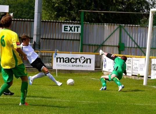 Tom Bradbrook goes close for Dartford at Ship Lane Picture: Dawn Hyslop