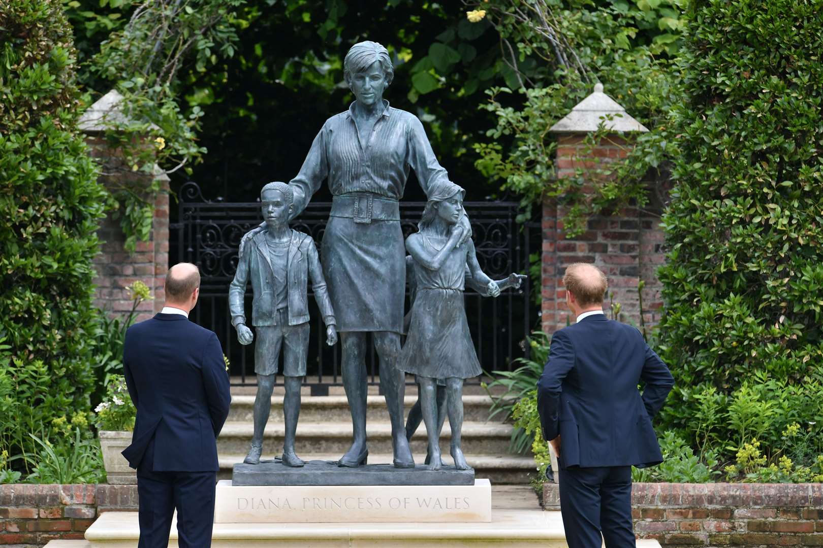 The Duke of Cambridge and Duke of Sussex at the unveiling (Dominic Lipinski/PA)