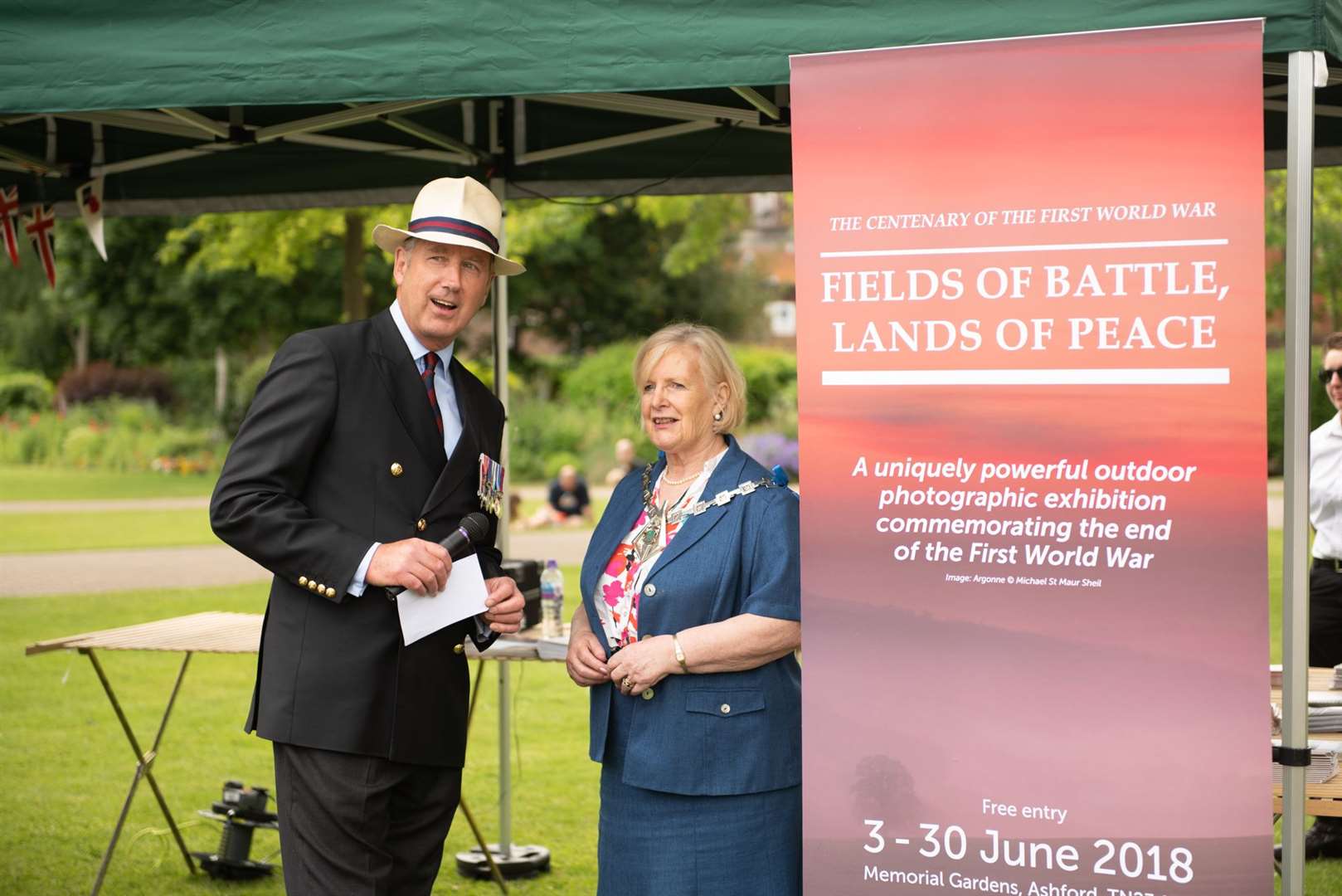 Cllr Stephen Dehnel with Ashford mayor, Cllr Jessamy Blanford (11466103)