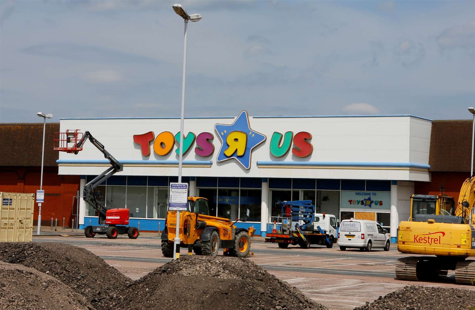 Giveaway as Toys R Us announces opening date for Canterbury shop