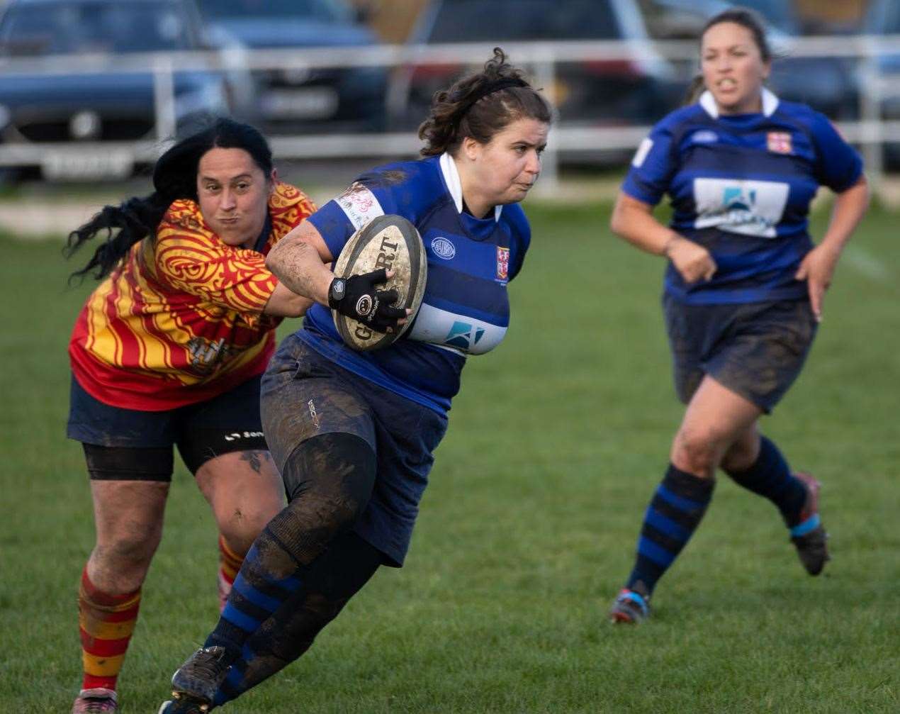 Hannah Susnjara tries to get away from a Medway player. Picture: Alison Pretious Photography