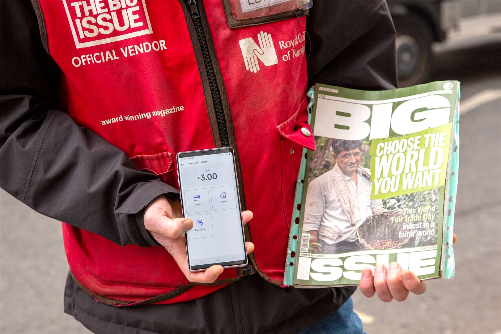 1-000-big-issue-sellers-now-accept-cashless-payment