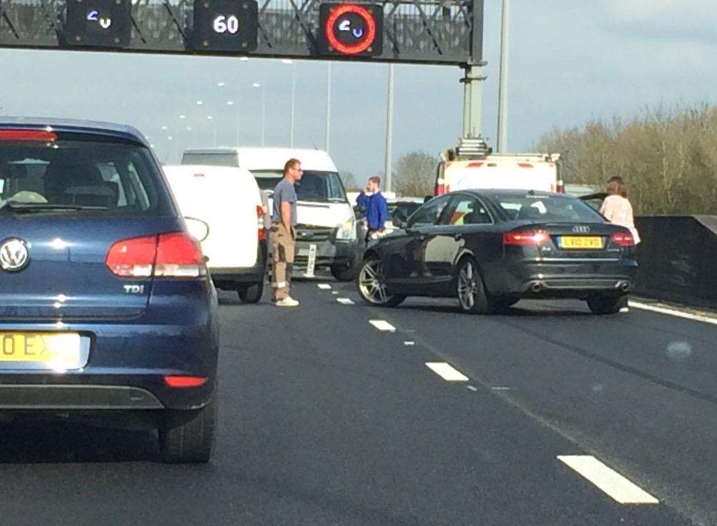 The scene on the M25. Pic: @kayleighss