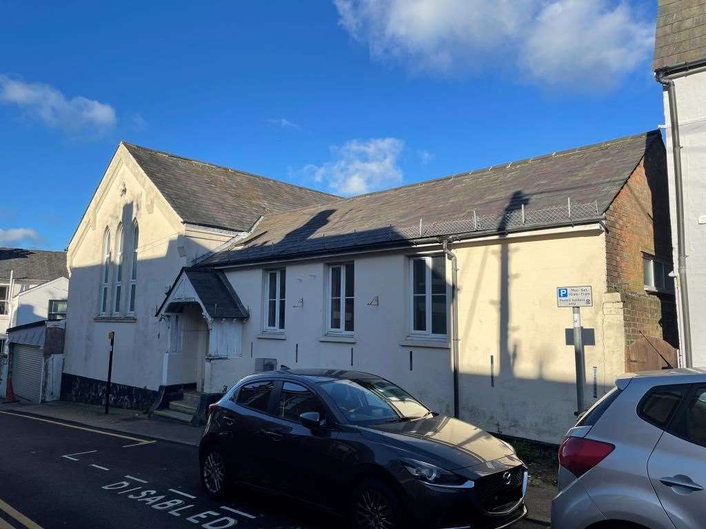 The former annex to St. Peters School, Tunbridge Wells, is up for sale. Images: Clive Emson auctioneers