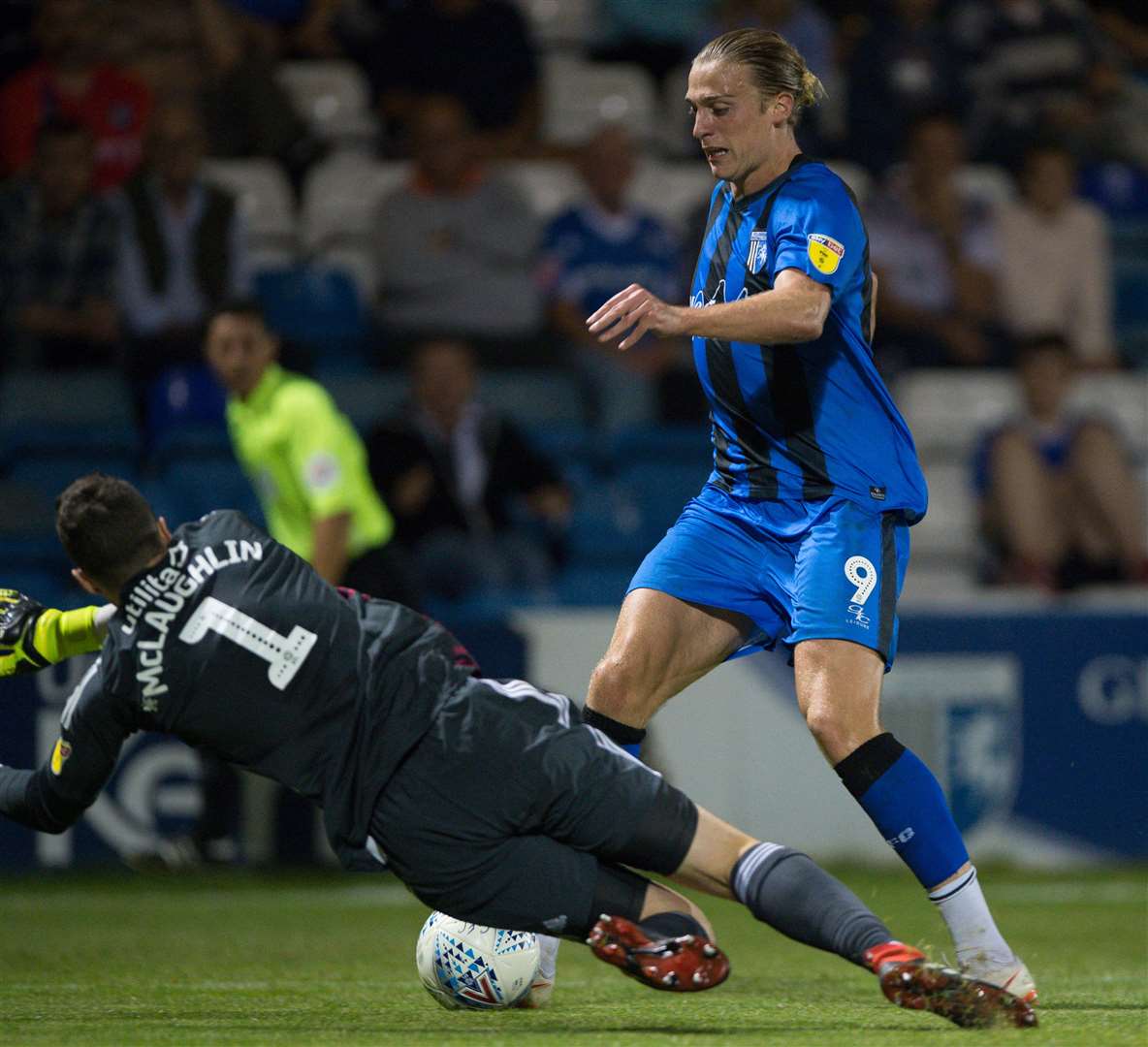 Gills' Tom Eaves is foiled by Sunderland keeper Jon McLaughlin. Picture: Ady Kerry