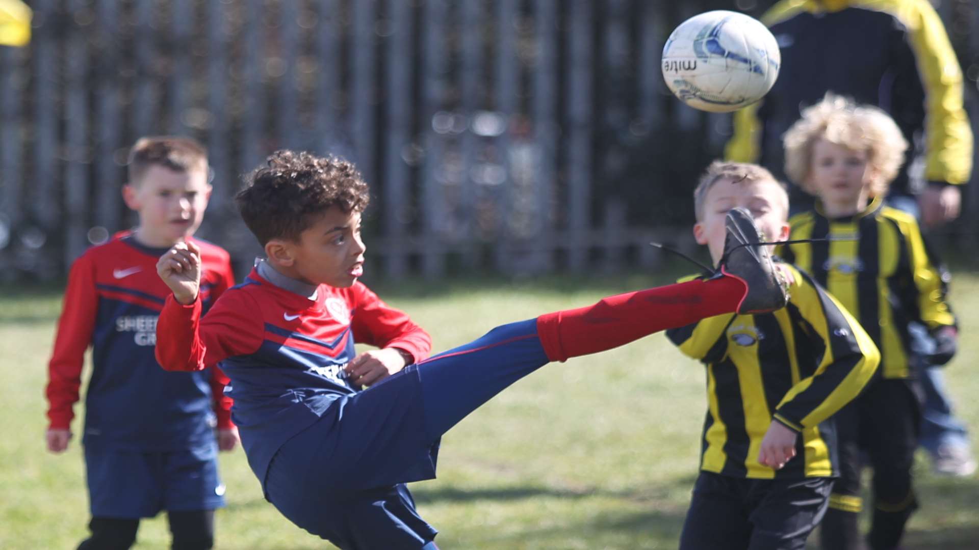 Hempstead Valley Colts under-8s on the stretch against Rainham Eagles Picture: John Westhrop