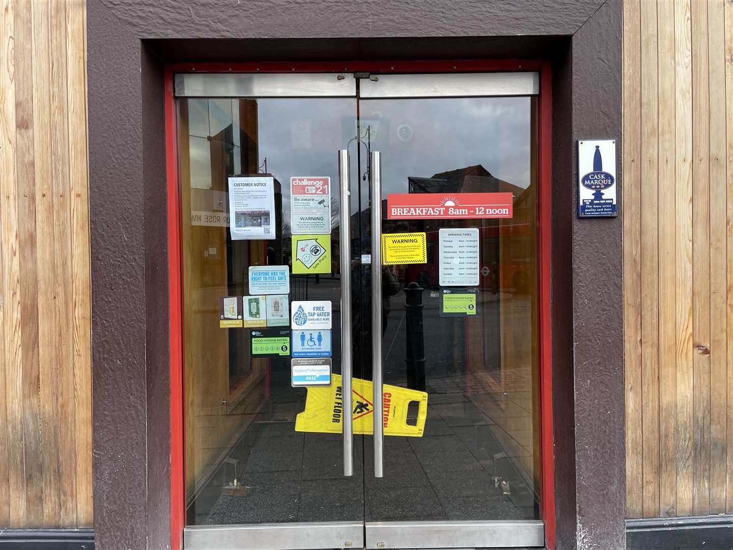 The Furze Wren Wetherspoons in Bexleyheath was temporarily closed