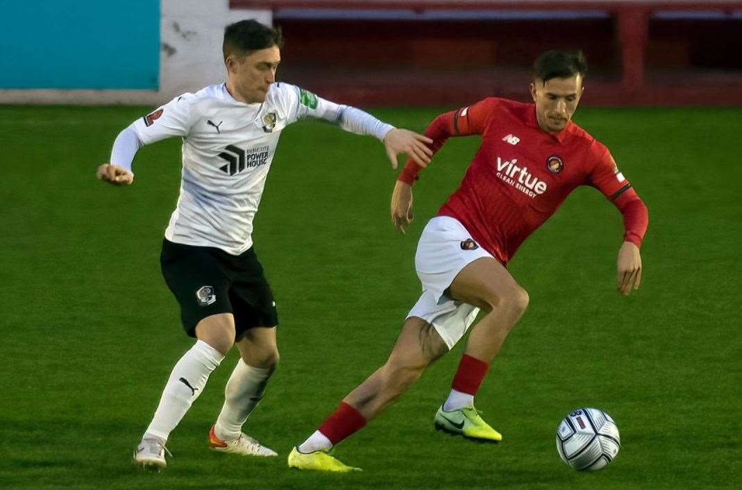 Ben Chapman on the ball for Ebbsfleet against Dartford on Sunday. Picture: Ed Miller/EUFC (54048158)