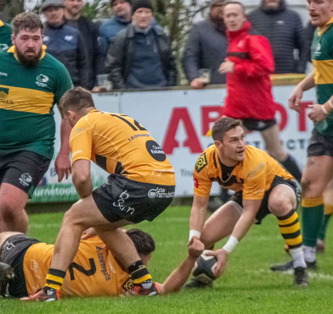 Canterbury Rugby Club’s Tom Williams looks for a team-mate. Picture: Phillipa Hilton