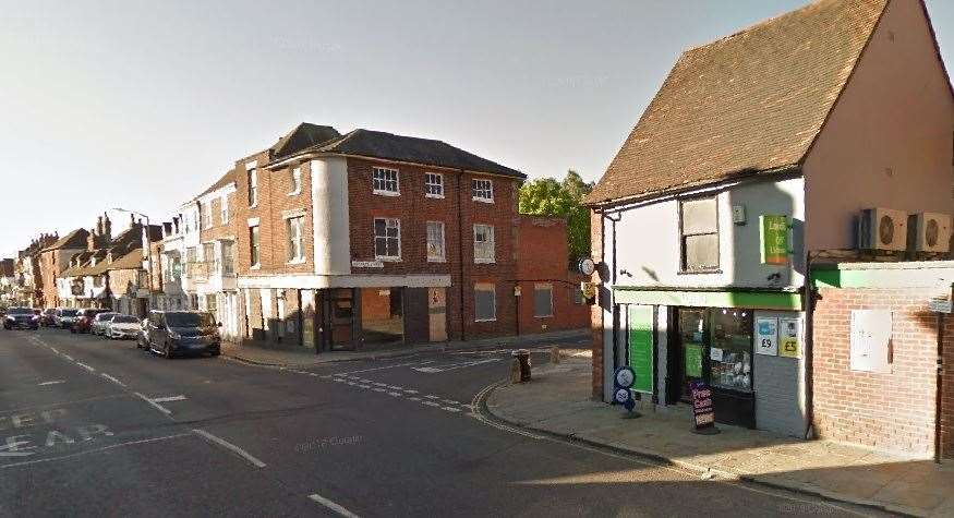 Londis in St Dunstan's Street (12941304)