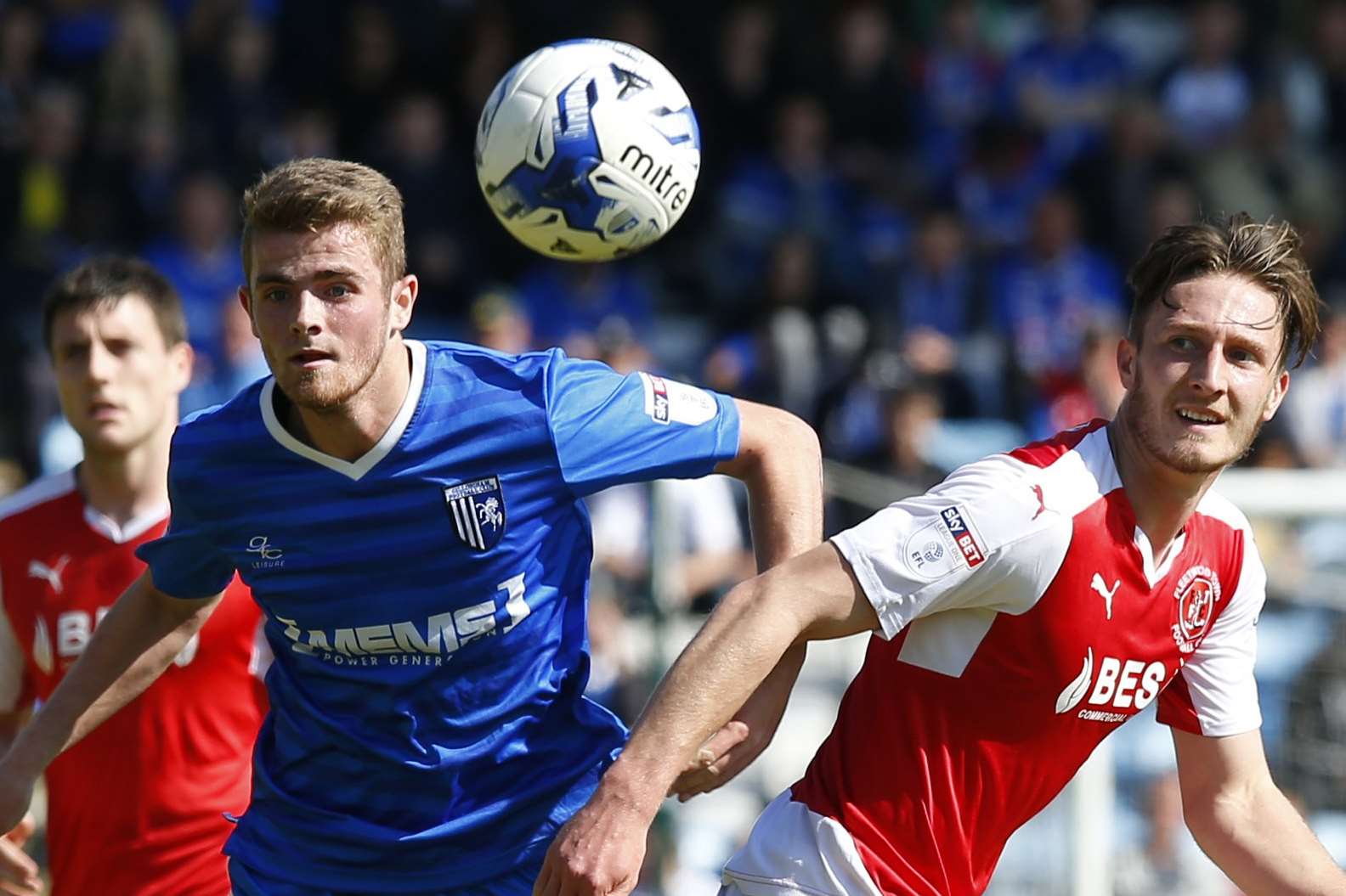 Rory Donnelly fights for the ball Picture: Andy Jones