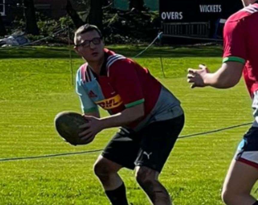 Lee Robshaw in action for the Harlequins VI team.