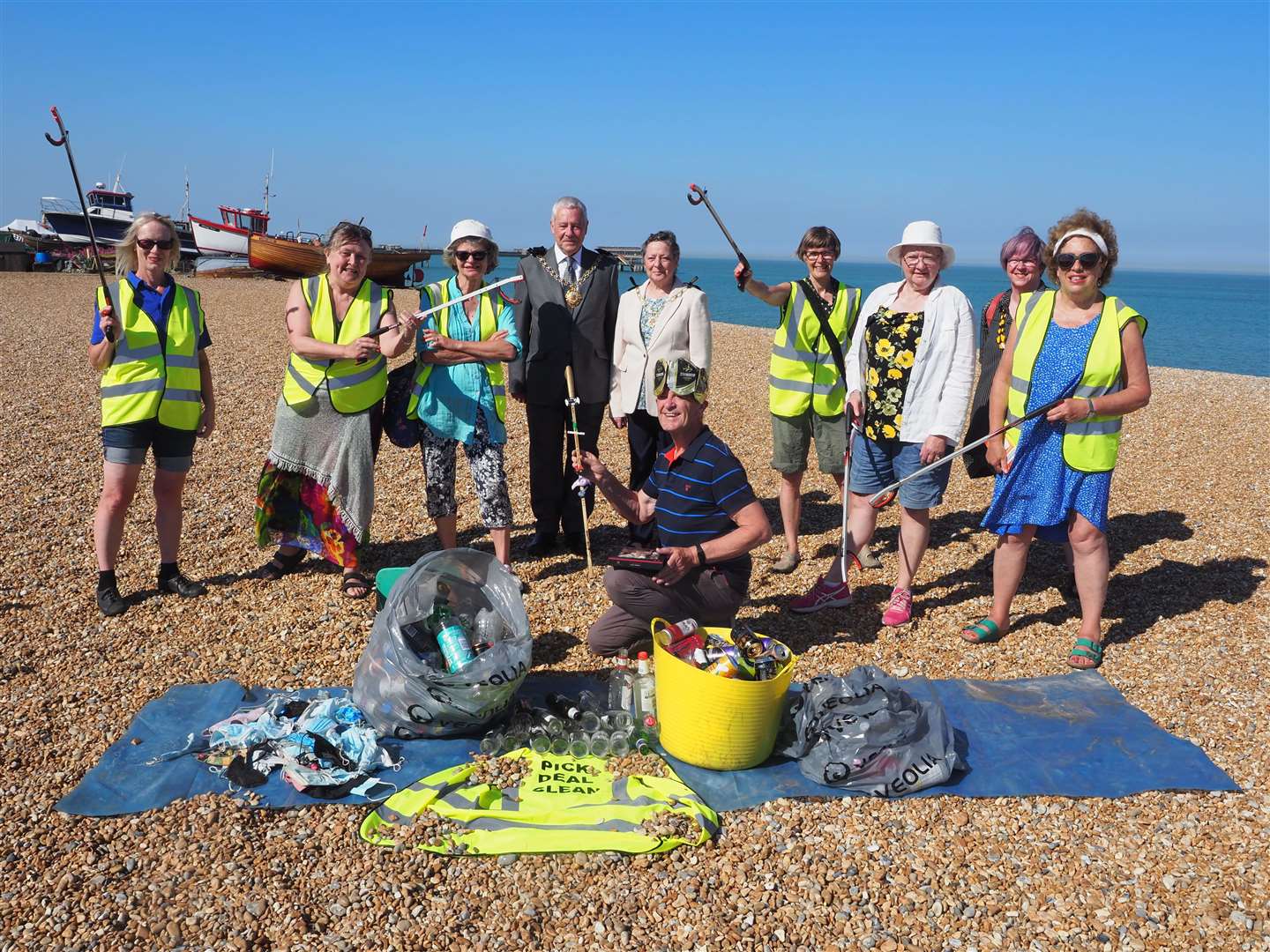 Volunteers on the beach. Picture from Helen Charlton