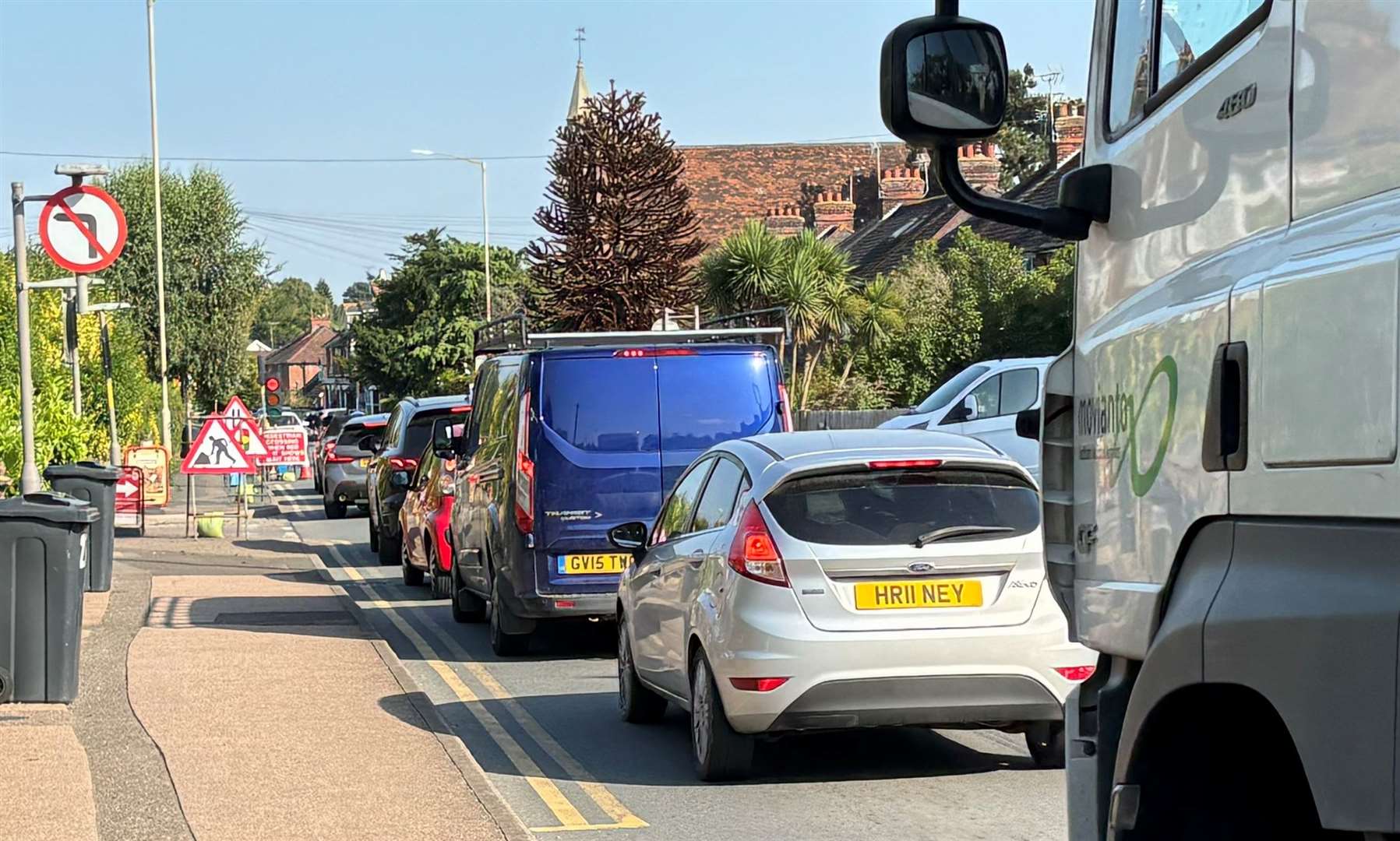 SGN engineers have installed traffic lights in Hythe Road between Sprotlands Avenue and Earls Avenue