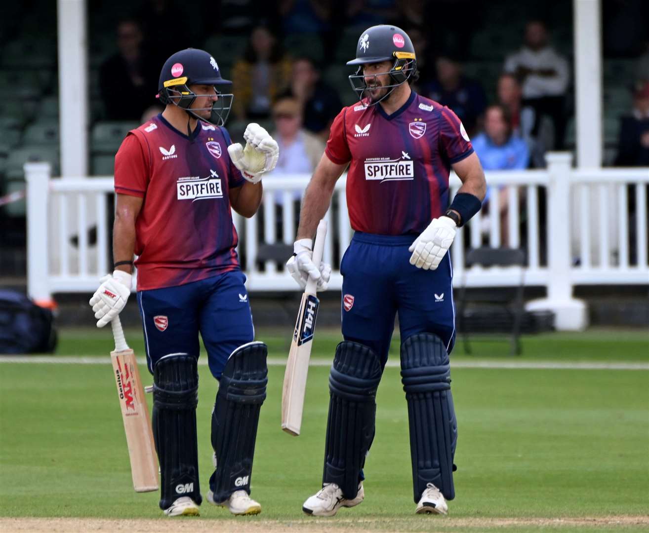 Beyers Swanepoel and Grant Stewart discuss tactics. Picture: Barry Goodwin