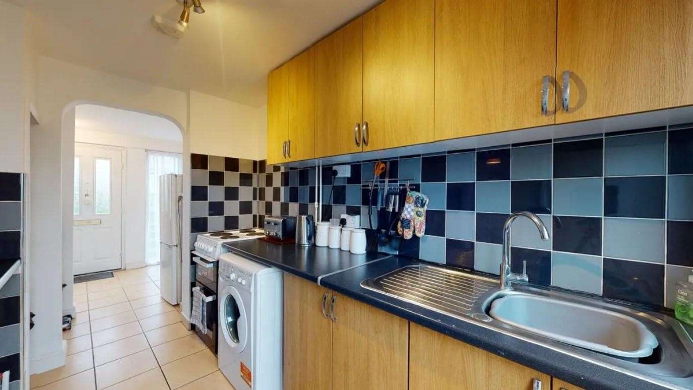 The kitchen. Picture: Zoopla / Miles & Barr
