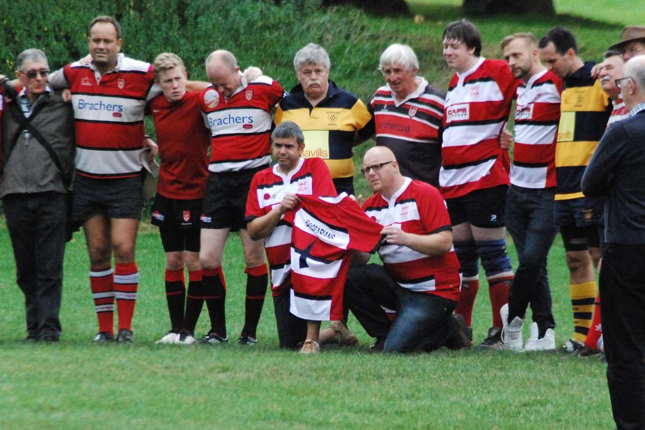 Maidstone rugby players pay tribute to Trevor Bradley with a minute's silence