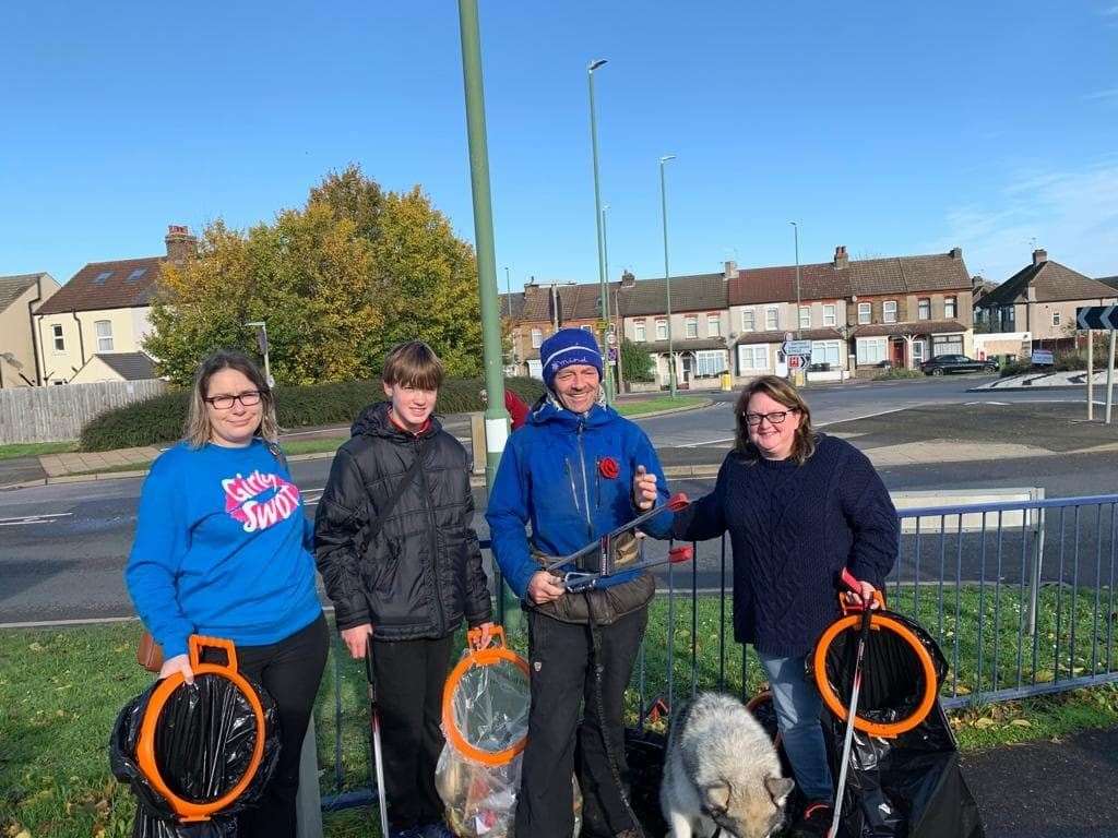 From left to right: Cllr Kelly Grehan, Ben Greenwood, Wayne Dixon, Koda the dog and Sarah Crook (20904046)