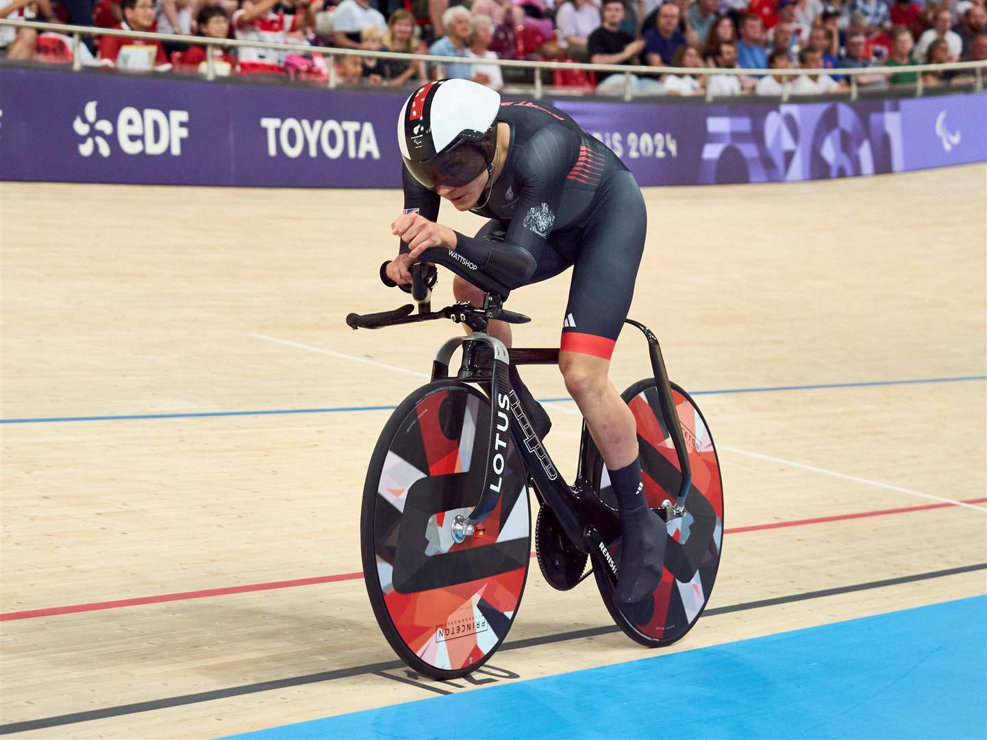 Matthew Robertson in cycling action at Saint-Quentin-en-Yvelines velodrome. Picture: imagecomms