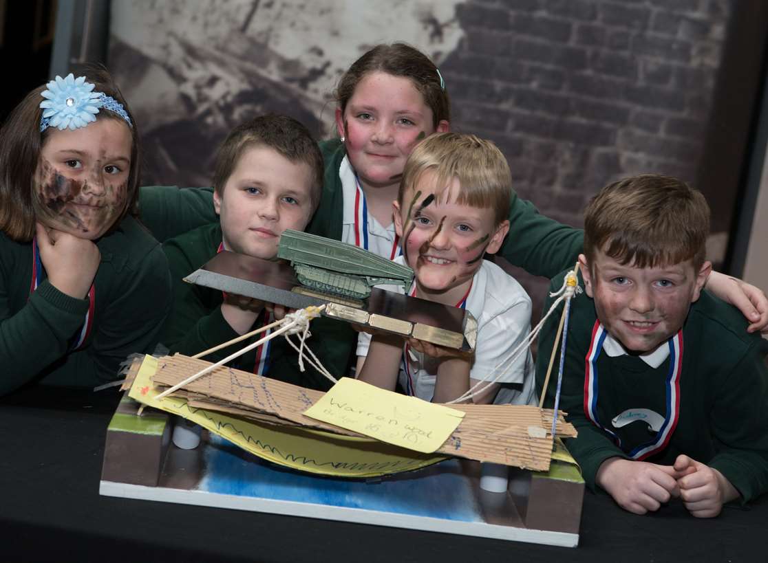 Medway schoolchildren in Rochester Bridge Trust's bridge building ...