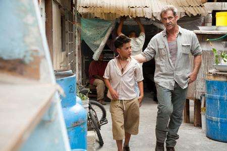 Mel Gibson (Driver) and Kevin Hernandez (Kid). Picture: PA Photo/Lionsgate