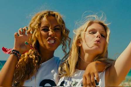 Leona Lewis and Hannah Arterton in Walking on Sunshine