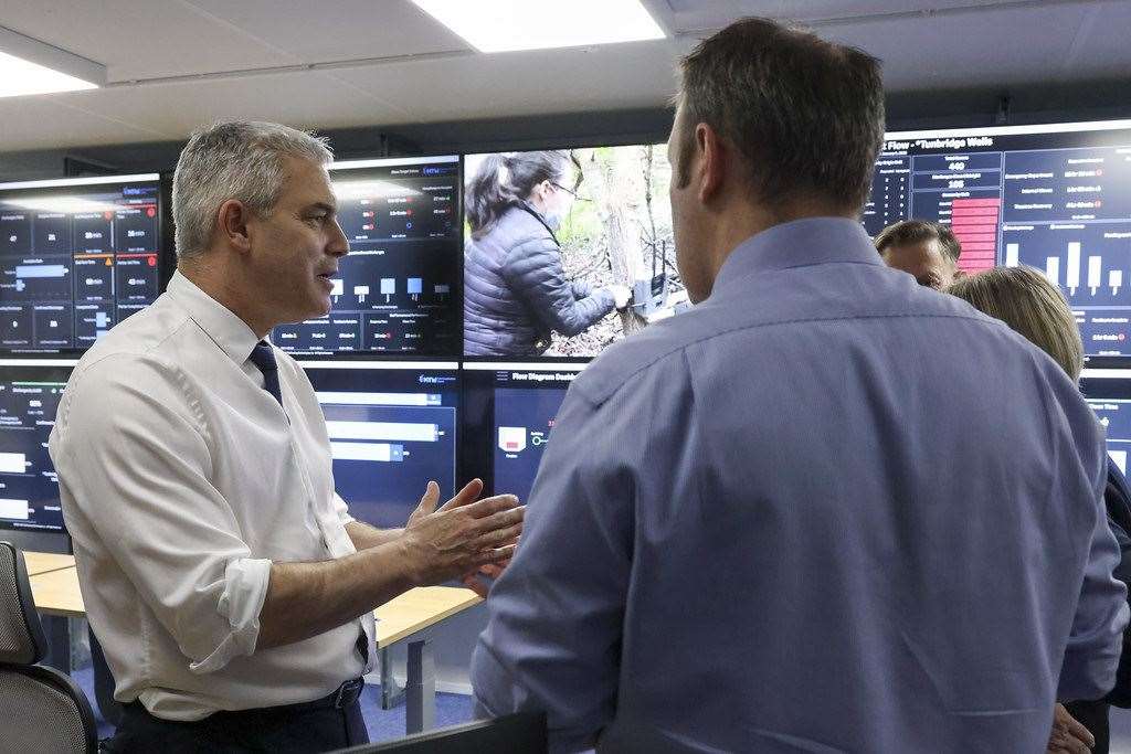 Secretary of State for Health and Social Care Steve Barclay talks to staff in 'mission control'