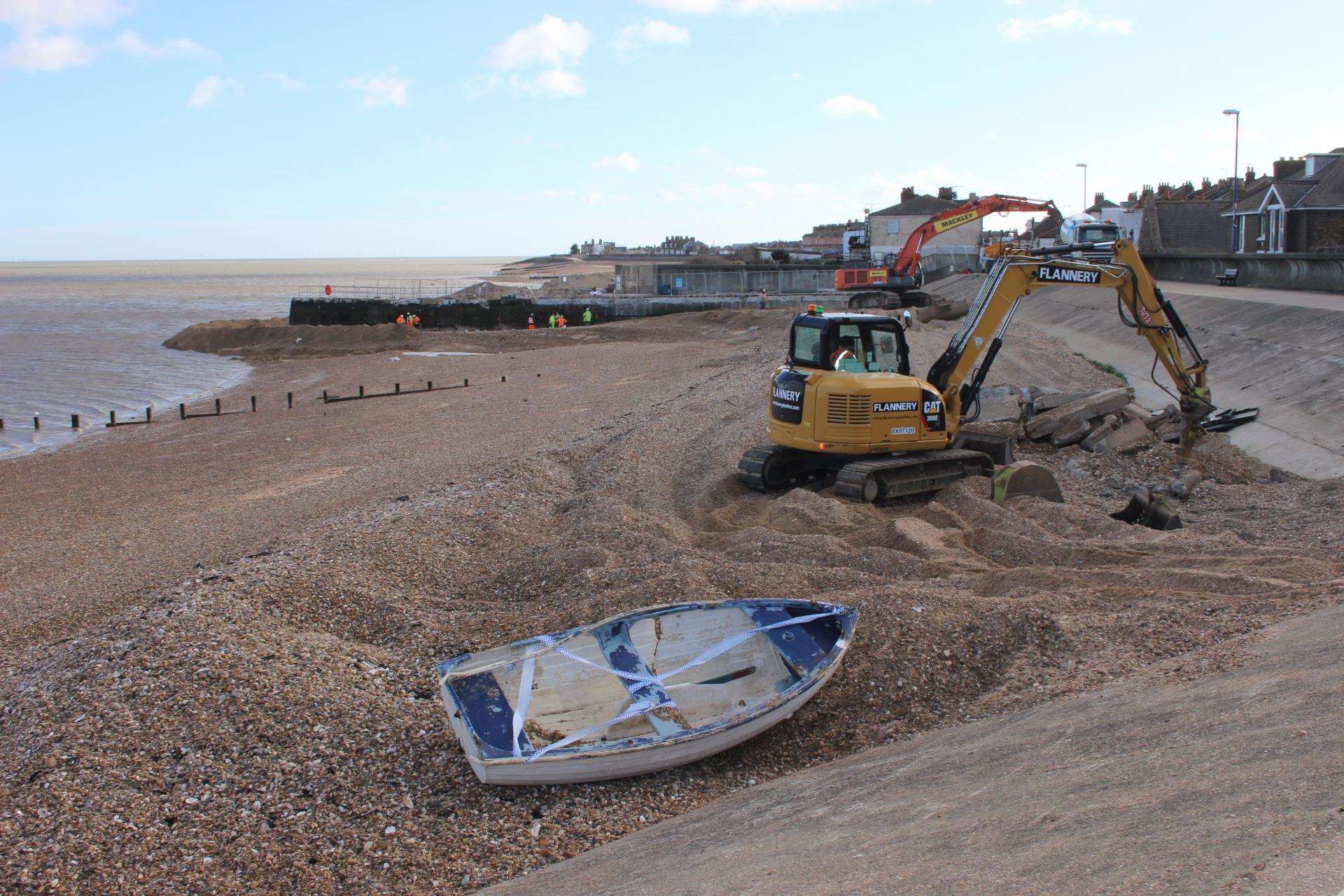 Work repairing Neptune Jetty at Sheerness seafront (7041835)