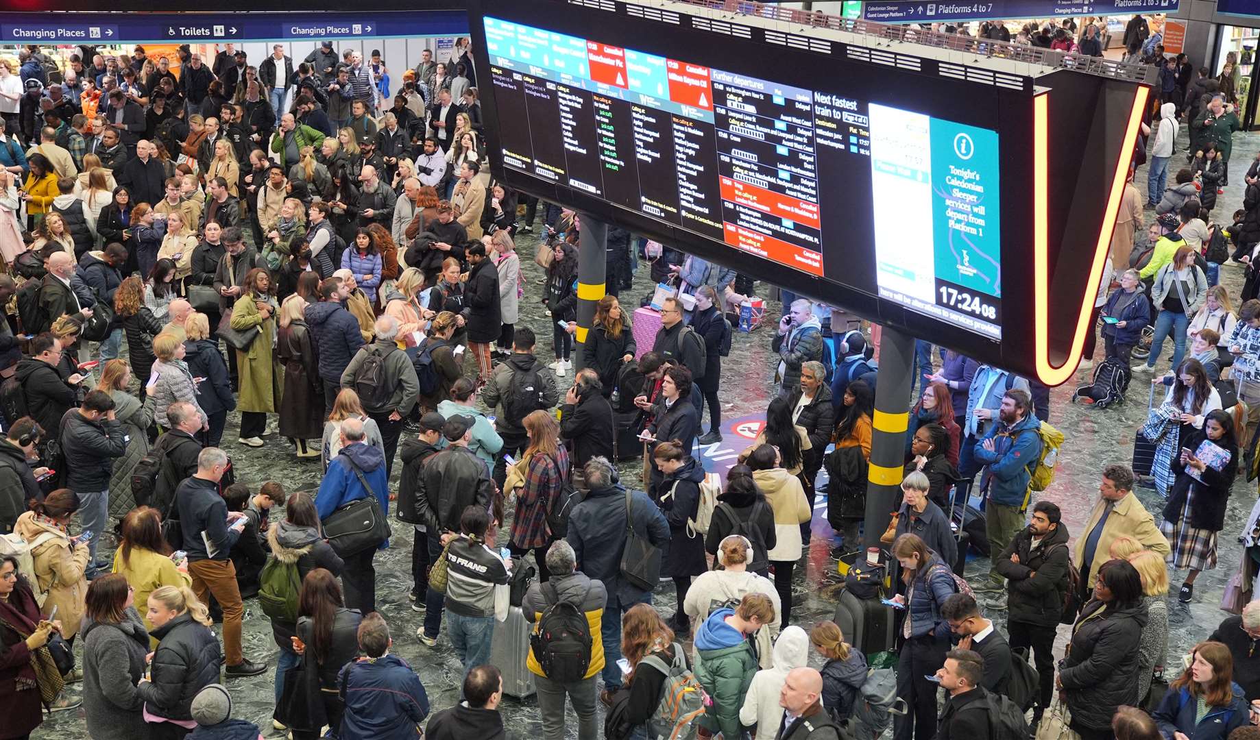 A crowd of passengers at Euston station in London (Yui Mok/PA)