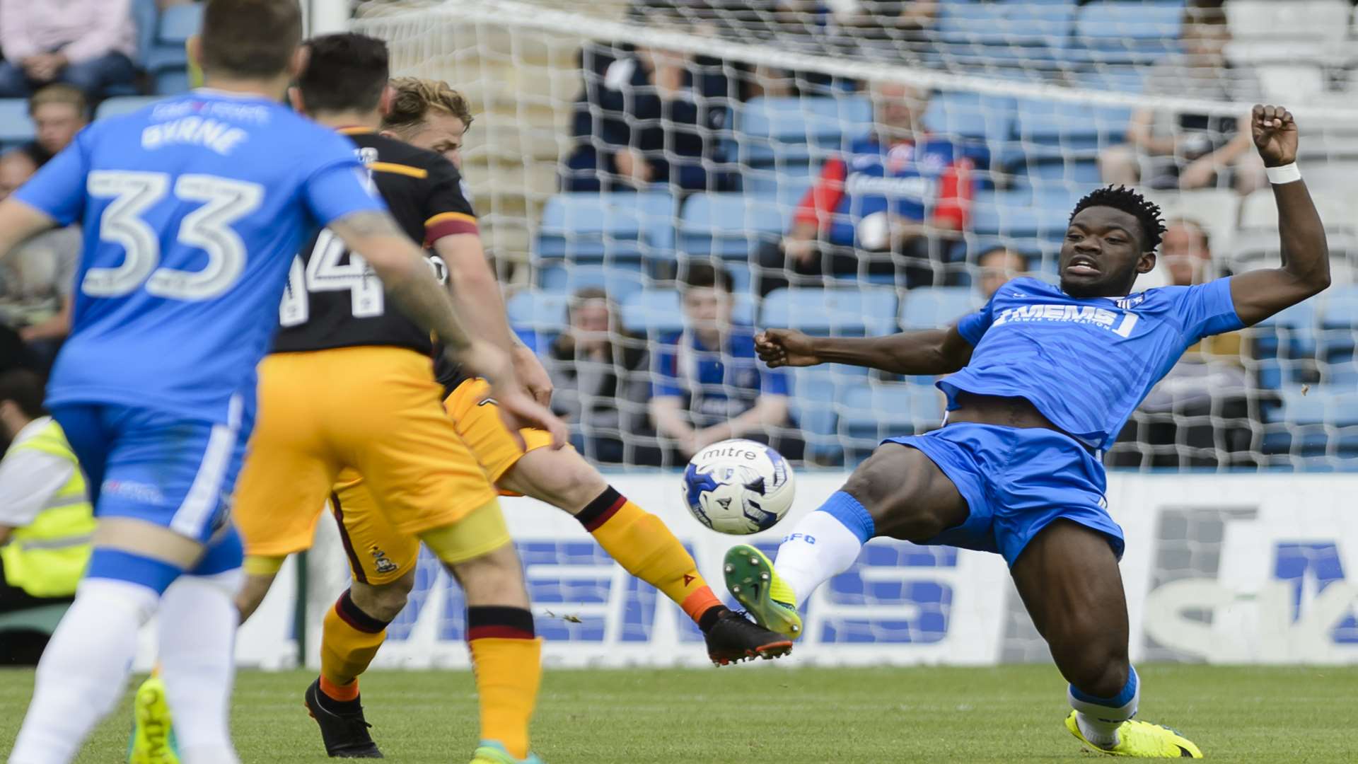 Deji Oshilaja on the stretch Picture: Andy Payton