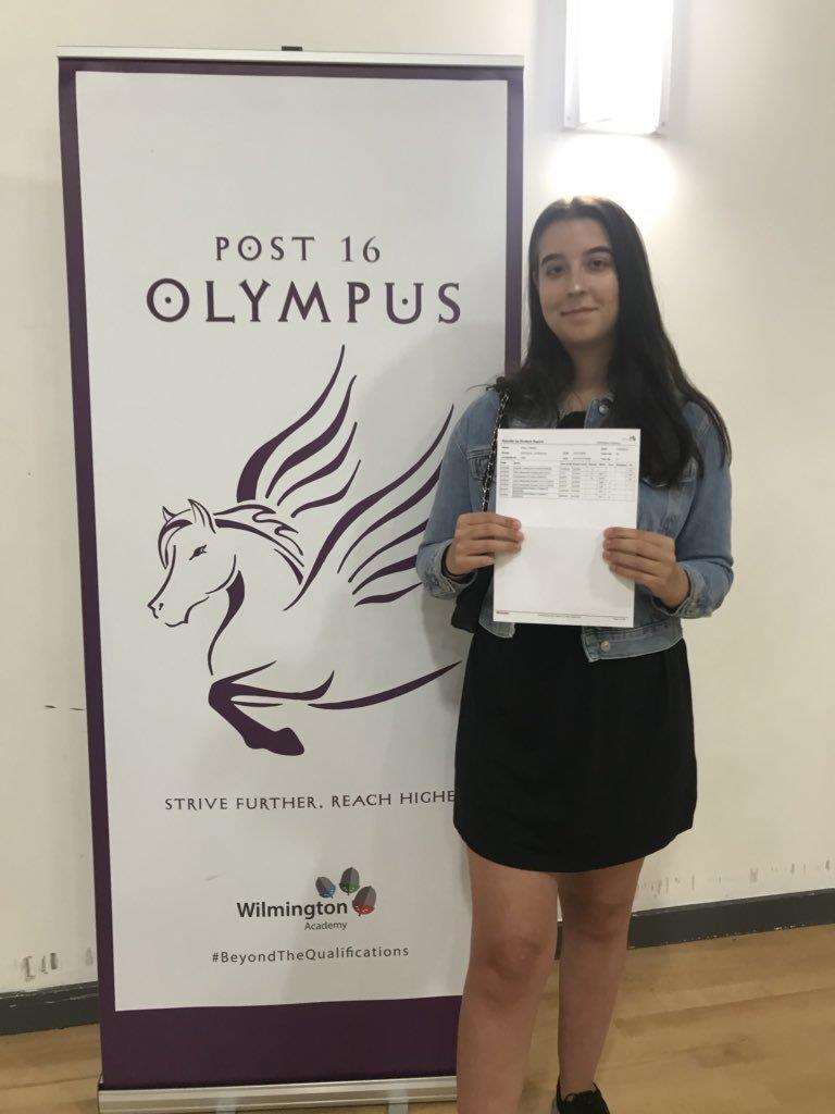 Maisy Delieu celebrates her results (3629453)