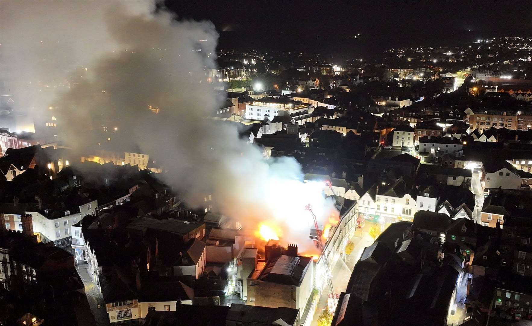 People are urged to keep doors and windows closed due to a huge fire at Debenhams. Picture: UKNIP