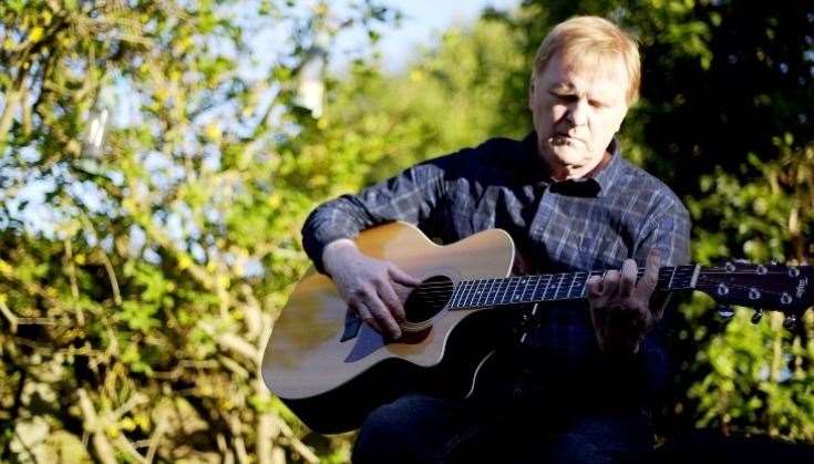 Coronavirus Kent: Guitarist records song for Darent Valley Hospital ...