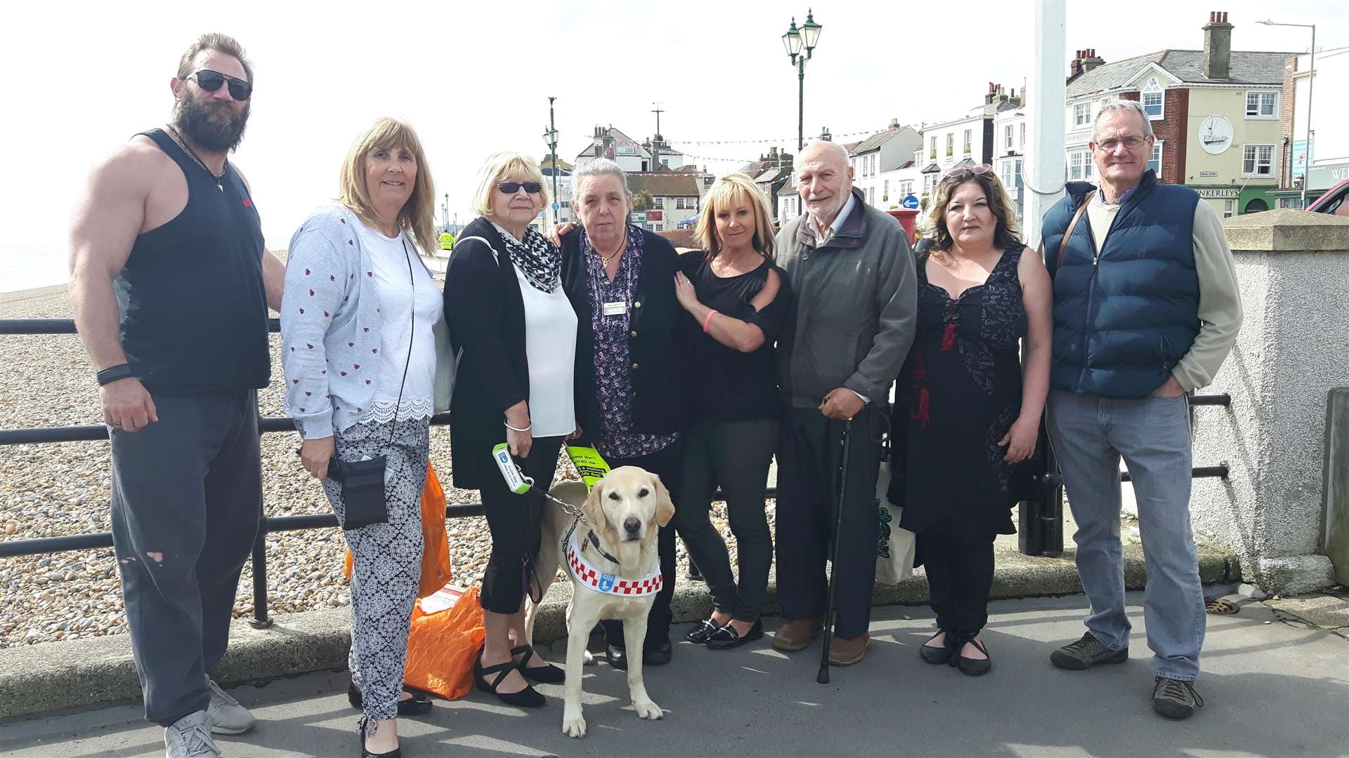 Karl Dunn, Debbie Edwards, Patricia Poole, Chrissi Dunn, Kerry Rubins, Tony Friend, Jossie Benson and Peter Hardman would like a bench to remember Cllr Wayne Elliott (1715486)