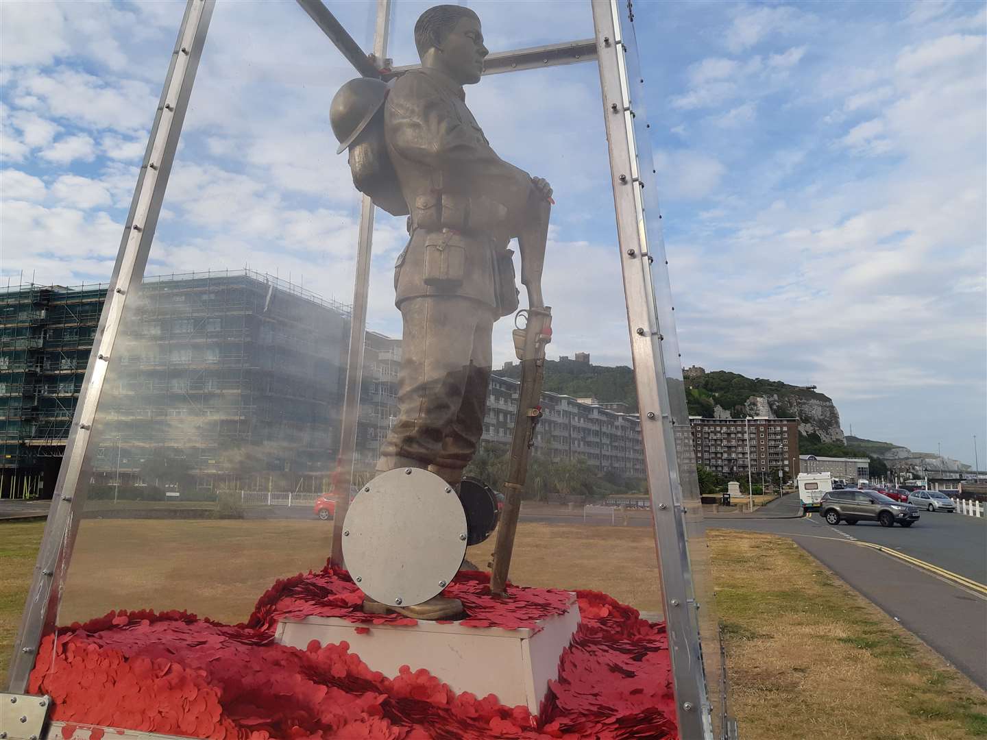 The new statue at Dover seafront. (14027484)