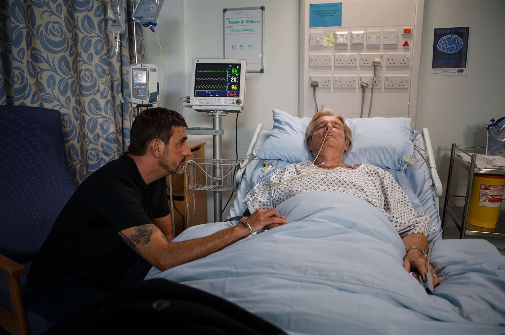 Peter Barlow, played by Chris Gascoyne, at the bedside of Ken, played by William Roache (ITV/PA)