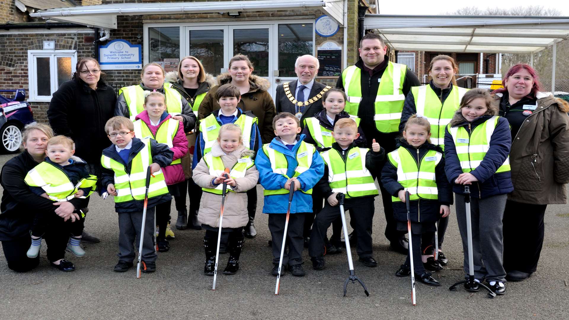 The Darenth Little Helpers meet the mayor