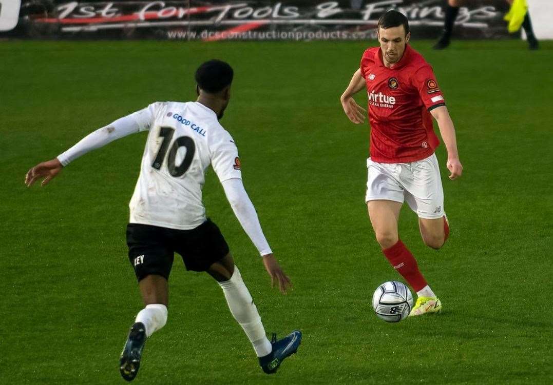 Ebbsfleet's Greg Cundle runs at Dartford's Kalvin Kalala. Picture: Ed Miller/EUFC (54068115)