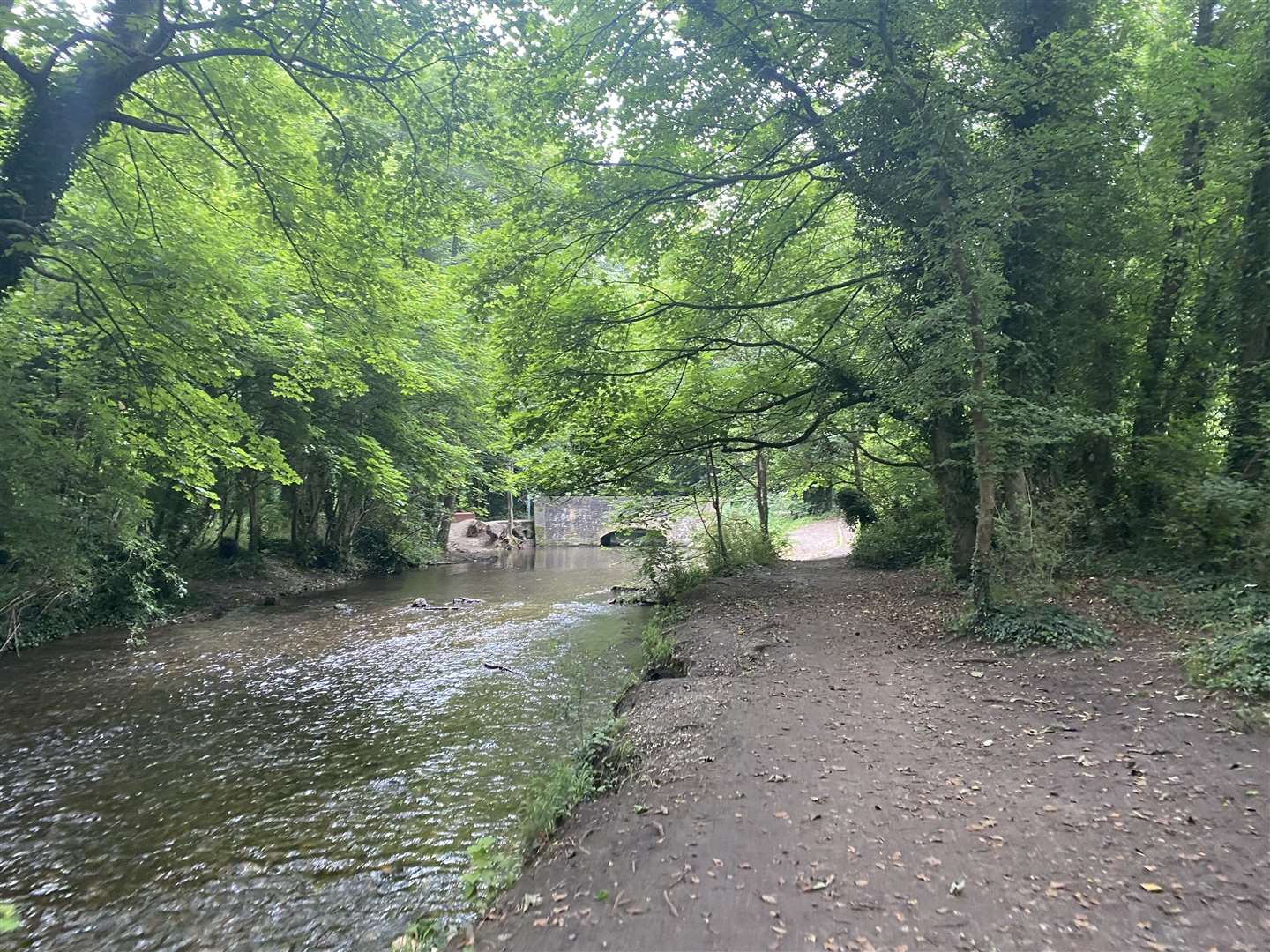 Horton Kirby and St. Peter and St. Paul Circular goes along the River Darent