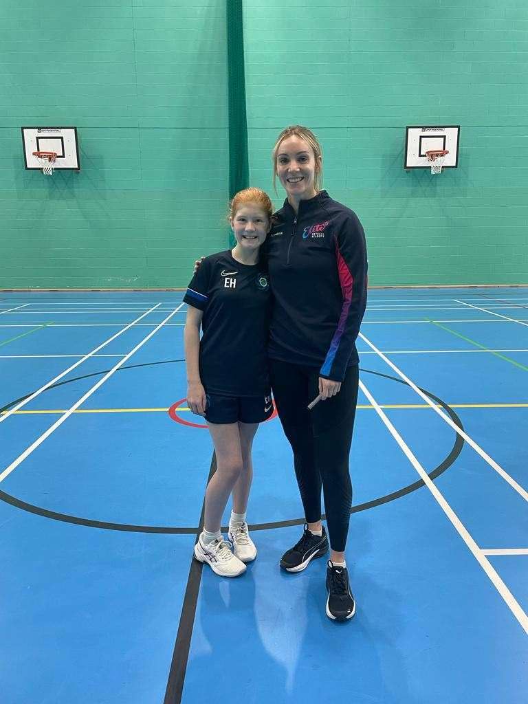 Eleanor Hardy with England netball player Natalie Metcalf (David Hardy/PA)