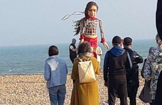 Amal's arrival on the beach